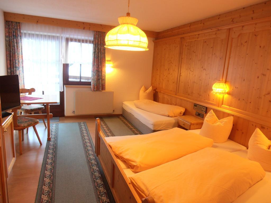 Hotel Haus Dorfplatz Galtür Habitación foto
